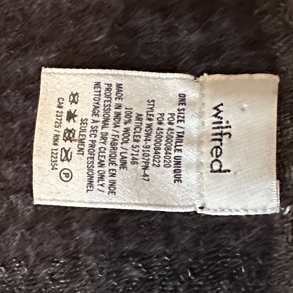 ***Wilfred Black Geometric Blanket scarf - Picture 2 of 9